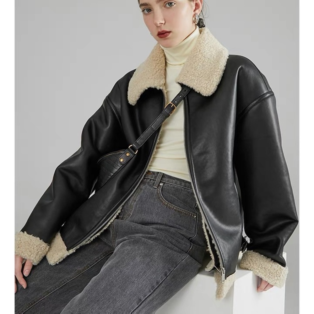 95% new black leather jacket，size M，good quality